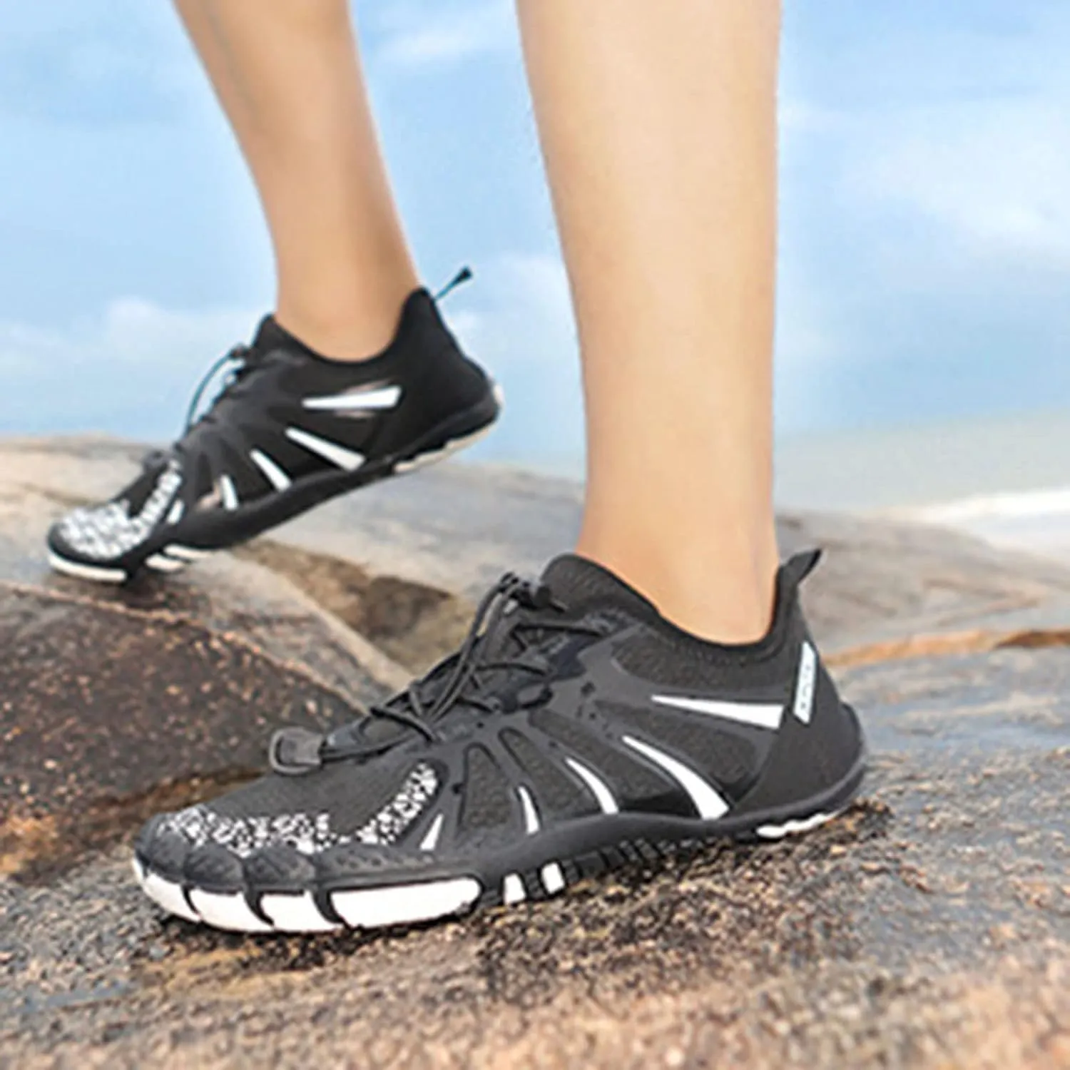 Couple's Water Shoes Quick-Dry Barefoot Beach Shoes for Men Women Wading Diving Swimming Beach Volleyball Non Slip Barefoot Hiking Rock Climbing Shoe Indoor Wrestling Boxing Fitness Footwer